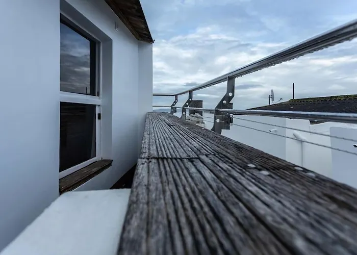 Atico Con Terraza Y Vistas Al Mar. *